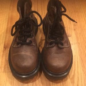 Nwot Dr Martens unisex boy 5 women 6.5